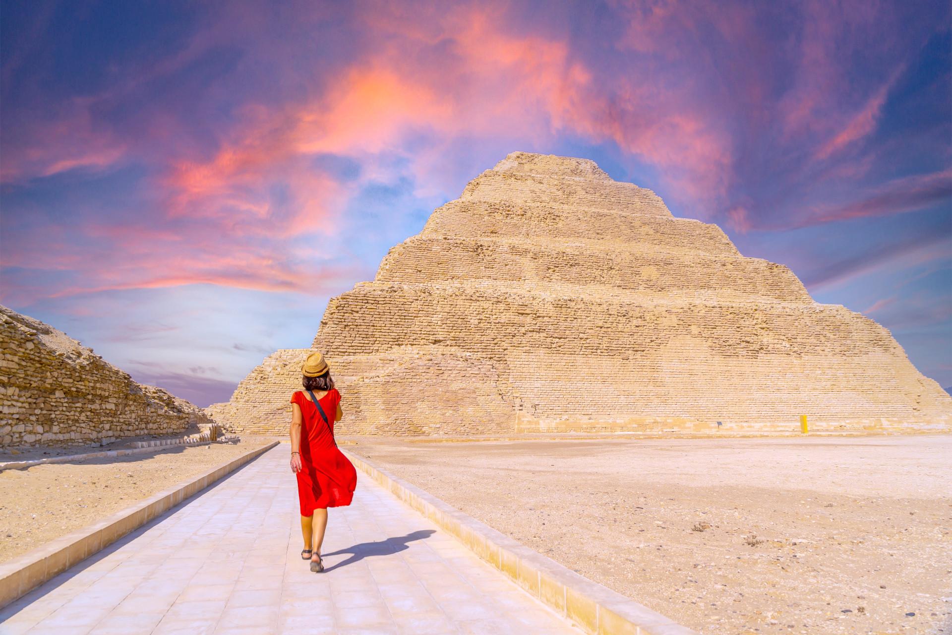 🌍 Day Tour to Egyptian Pyramids "Giza, Saqqara, Dahshur"