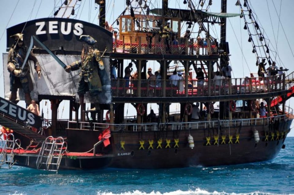 Alanya: Pirates Boat Tour with Lunch and Drinks