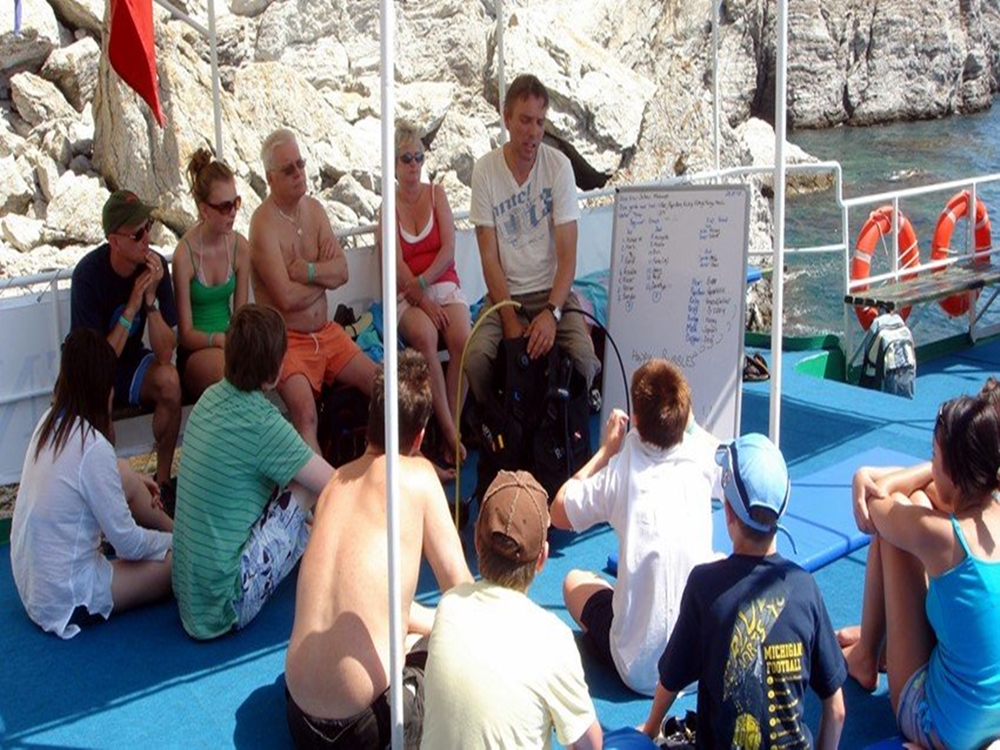 Antalya: Scuba Diving with Pickup, Lunch, and 2 Dives - image 4