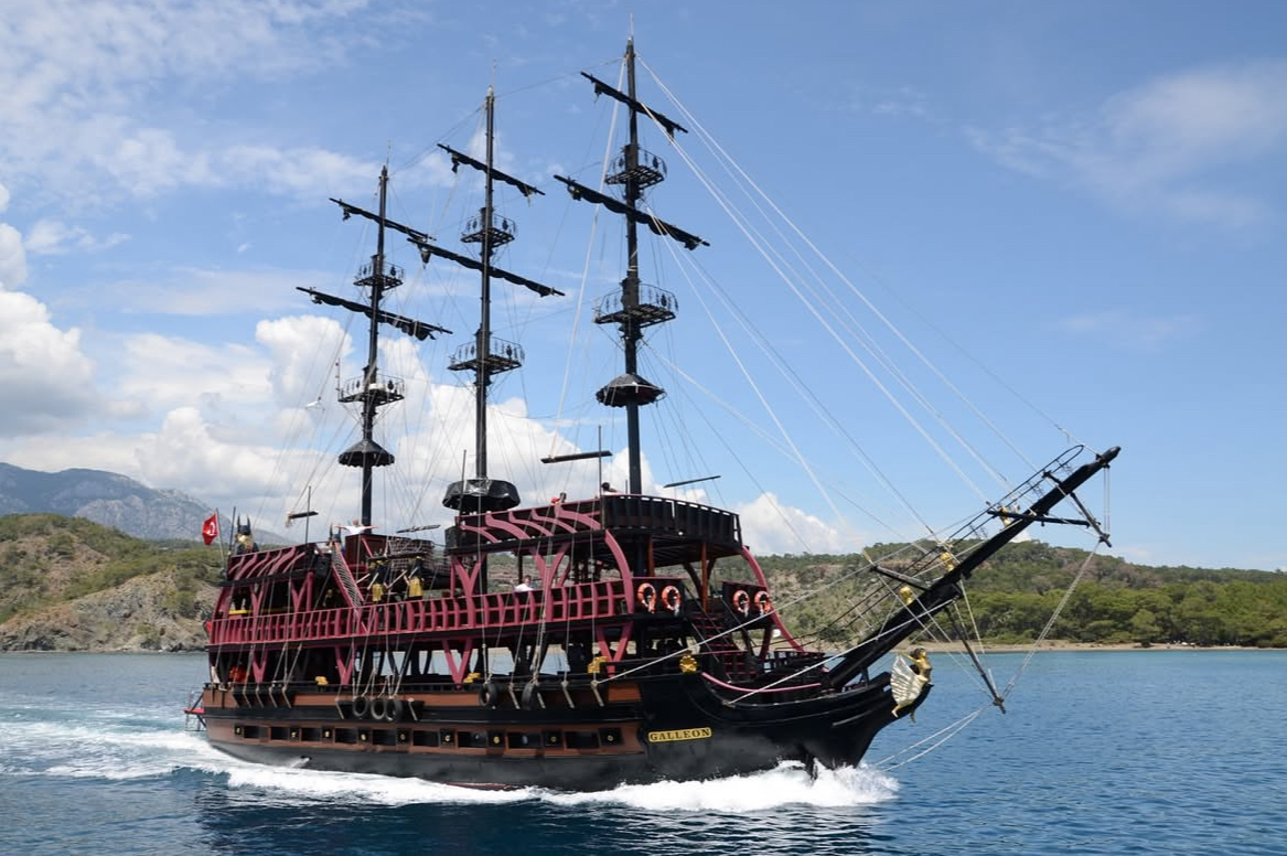 🏴‍☠️ Pirate Yacht "Galleon" from Kemer