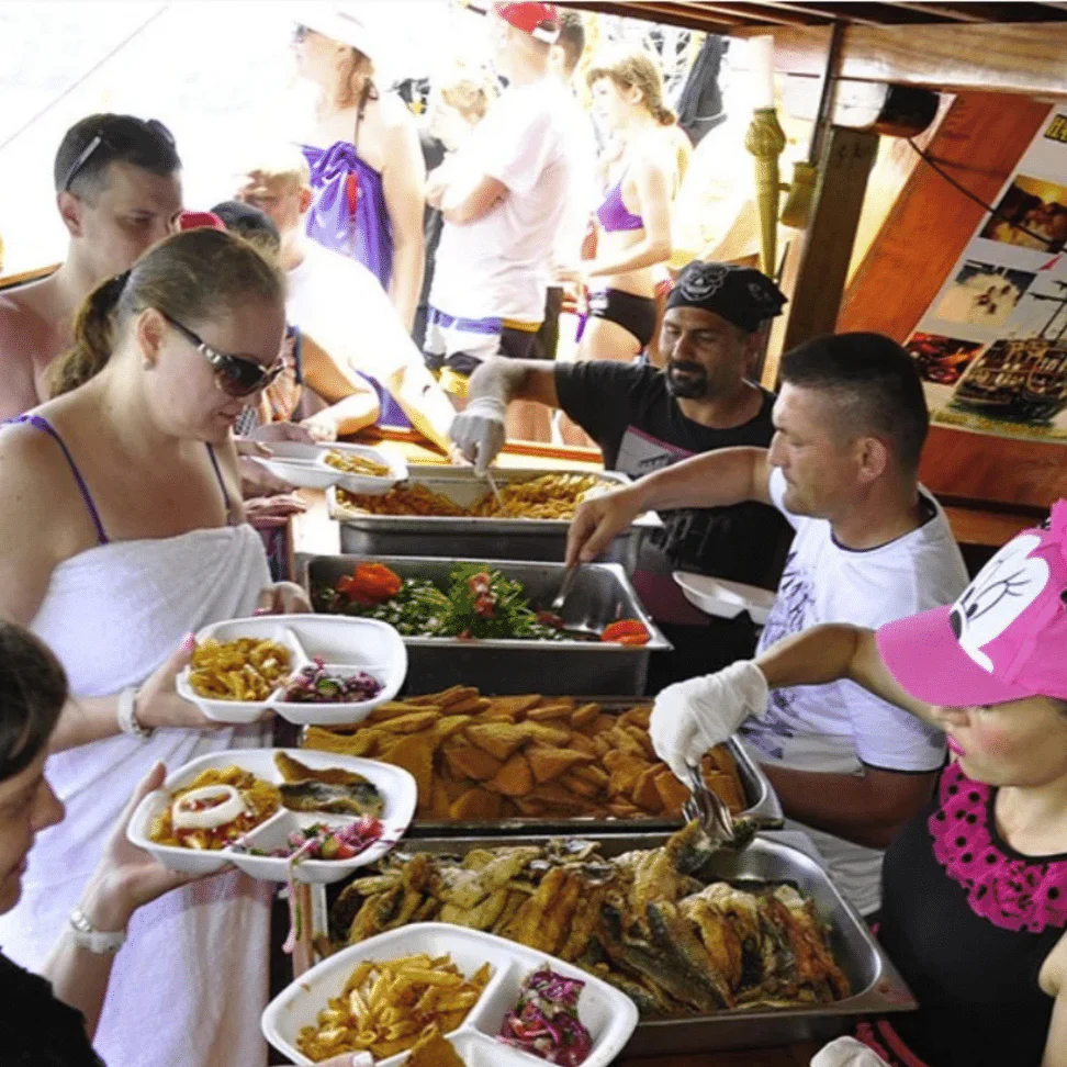 Alanya: Pirates Boat Tour with Lunch and Drinks - image 6